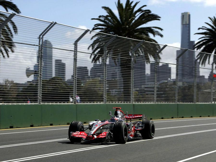  McLaren Mercedes-Benz MP4-22 2007 года  (фото 16 из 16)
